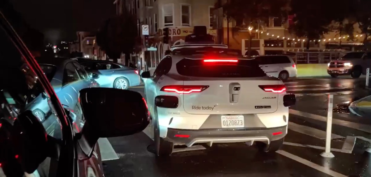 Waymo پس از توقف تاکسیهای خودران در قطعی برق، سرویس خود را در سانفرانسیسکو از سر گرفت